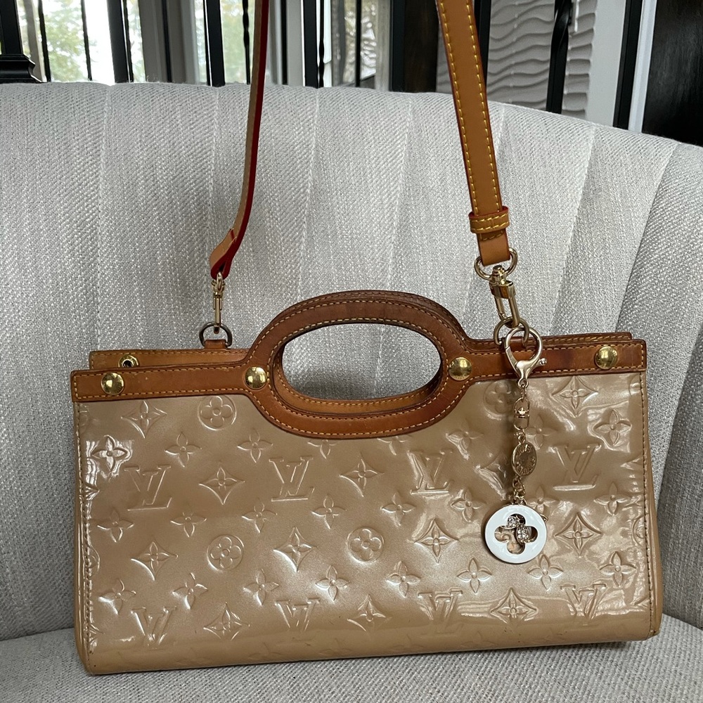 Louis Vuitton Vernis Beige Shoulder Crossbody
